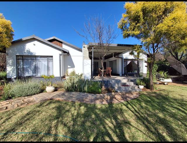 4 BEDROOM FREESTANDING FOR SALE IN FLAMWOOD